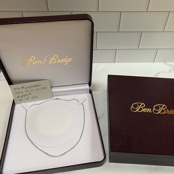 Ben Bridge white gold and diamond necklace. - Picture 3 of 4